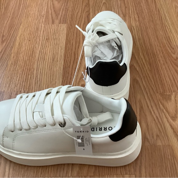 Torrid White Platform Sneakers , NWT, - Picture 6 of 8